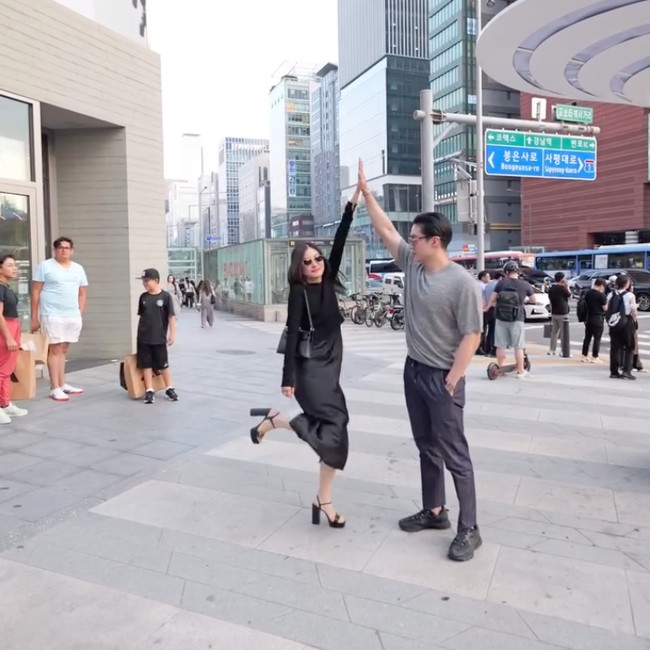 7 Gaya Serasi Sarwendah & Giorgio Antonio Jalan-jalan Bareng ke Korea