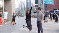 7 Gaya Serasi Sarwendah & Giorgio Antonio Jalan-jalan Bareng ke Korea