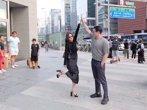 7 Gaya Serasi Sarwendah & Giorgio Antonio Jalan-jalan Bareng ke Korea