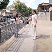 Unggahan Sarwendah itu pun ramai dibanjiri komentar para netizen. Banyak yang mendoakan agar keduanya berjodoh. Sukaaa bgd Wenda sm Gio doa terbaik buat kalian berdua, tulis salah satu komentar. Cocok bgt sih berdua, tambah komentar lain. Foto: Instagram/@sarwendah29