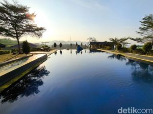 Potret Keindahan Kolam Renang Side Land Kaduela Kuningan