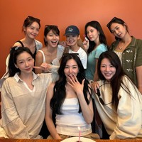 Girl group legendaris Korea, SNSD berkumpul untuk merayakan ulang tahun personelnya, Tiffany Young sekaligus debut mereka ke-18. Tradisi tahunan ini terus berjalan setiap bulan Agustus, mengobati kangen para penggemar. Foto: Instagram