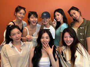 7 Potret Personel SNSD Reuni, Rayakan Anniversary ke-18 dan Ultah Tiffany
