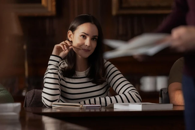 Setelah Descendants, nama aktris kelahiran 10 April 1993 ini kian melambung. Sofia Carson pun telah membintangi banyak serial televisi dan film di antaranya A Cinderella Story: If the Shoe Fits, Feel the Beat, Purple Hearts, Carry On, dan Adventures in Babysitting. Foto: Dok. Netflix, Instagram Sofia Carson