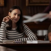 Setelah Descendants, nama aktris kelahiran 10 April 1993 ini kian melambung. Sofia Carson pun telah membintangi banyak serial televisi dan film di antaranya A Cinderella Story: If the Shoe Fits, Feel the Beat, Purple Hearts, Carry On, dan Adventures in Babysitting. Foto: Dok. Netflix, Instagram Sofia Carson