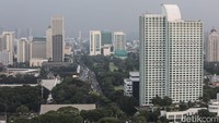 Lanskap gedung pencakar langit di Jakarta. Nailul pun membeberkan 3 kejanggalan dari data pertumbuhan ekonomi versi BPS. Pertama, pertumbuhan ekonomi triwulan 2 yang lebih tinggi dibandingkan triwulan yang ada moment ramadhan-lebaran terasa janggal. Foto: Rifkianto Nugroho/detikcom