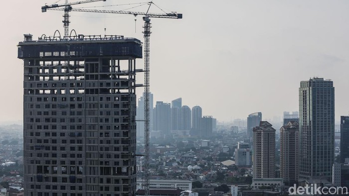 Tembus 5,12 Persen, Data Pertumbuhan Ekonomi Triwulan II Disorot Publik Lanskap gedung pencakar langit di Jakarta, Rabu (6/8/2025). Badan Pusat Statistik (BPS) mengumumkan pertumbuhan ekonomi triwulan II-2025 tembus 5,12%. Angka ini Lebih tinggi dibandingkan triwulan I yang sebesar 4,87%.