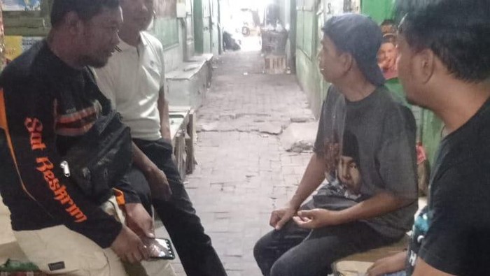 Tukang kebersihan Pasar Sepanjang Sidoarjo dimintai keterangan oleh polisi.