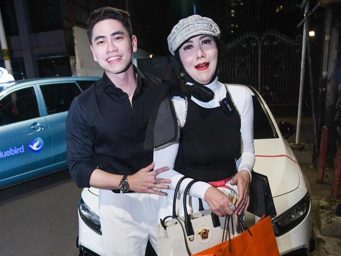 Venna Melinda Venna Melinda mendapat kejutan ulang tahun dari Athalla Naufal.