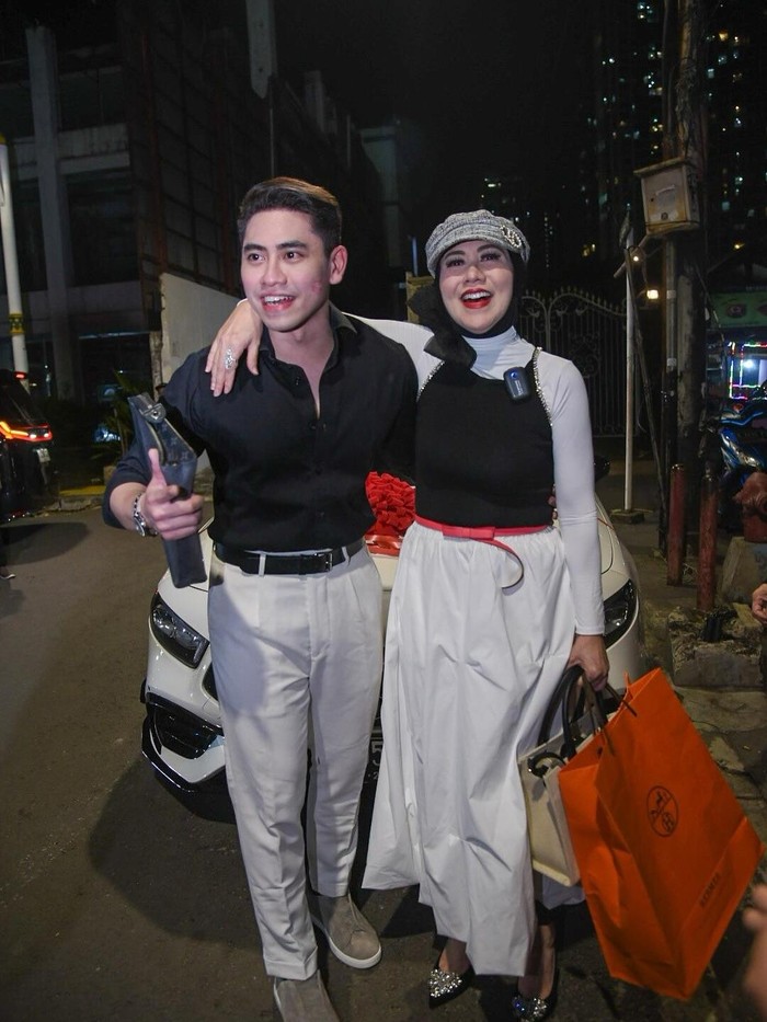 Venna Melinda Venna Melinda mendapat kejutan ulang tahun dari Athalla Naufal.