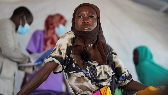 Seorang pasien kolera di Darfur Utara, Sudan, terbaring lemah di klinik darurat PBB. Wabah kolera kembali menghantui wilayah konflik ini.