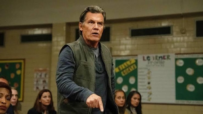 Weapon Cuplikan adegan Josh Brolin di film Weapon.