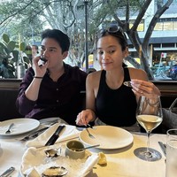 Acha dan Vicky resmi menikah pada 2016. Di tahun setelahnya keduanya dianugerahi seorang anak perempuan yang diberi nama Bridgia Kalina Karisma. Foto: Instagram/@septriasaacha