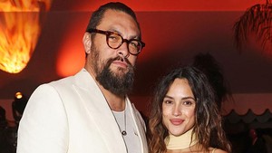 Mereka pertama kali ketemu di lokasi syuting Sweet Girl, film di mana Adria berperan sebagai istri Momoa, meskipun cuma tampil sebentar karena karakternya meninggal. Tapi siapa sangka, mungkin dari situlah benih-benih cinta mulai tumbuh. Foto: Max Cisotti/Dave Benett/Getty Im/Dave Benett