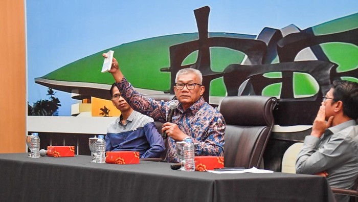 Agun Gunandjar Sudarsa menyampaikan putusan Mahkamah Konstitusi (MK) terkait pemisahan Pemilu Nasional dan Pemilu Daerah harus dihormati, namun tidak perlu disikapi secara berlebihan.
