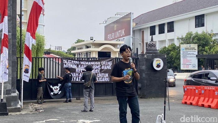 Aksi Kamisan Semarang di Mapolda Jateng, Kecamatan Semarang Selatan, Kota Semarang, Kamis (7/8/2025).