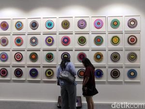 Art Moments Jakarta 2025: Menikmati Ratusan Karya Seni di Agora Mall