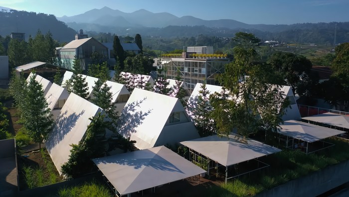 Pemandangan di Atsiri Glamping Tawangmangu