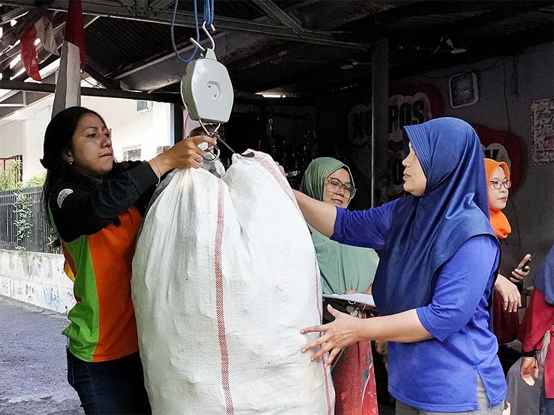 Wakil Gubernur (Wagub) DKI Jakarta, Rano Karno, telah mencanangkan pembentukan 870 bank sampah baru serta reaktivasi 852 bank sampah yang tidak aktif.
