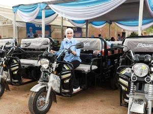 Putri Zulhas Salurkan 12 Motor Sampah dan Ratusan Alat Lingkungan di Lampung