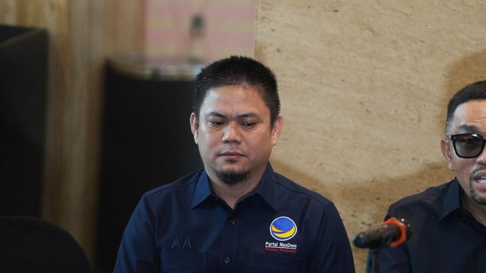Bupati Kolaka Timur Abdul Azis saat menanggapi kabar dirinya dituding kena OTT KPK.