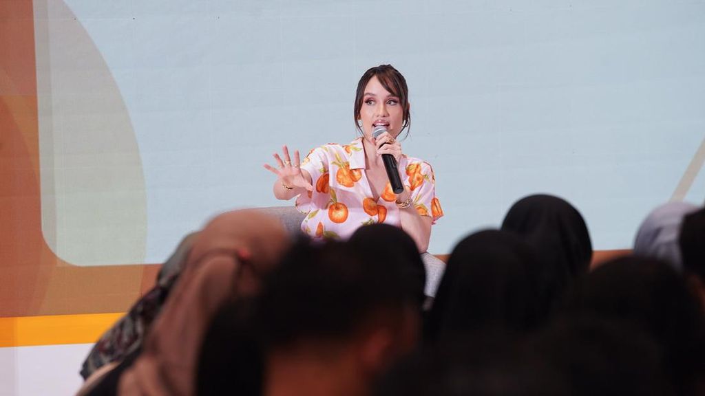 Video: Pengalaman Haru Cinta Laura saat Kunjungi Asmat Papua