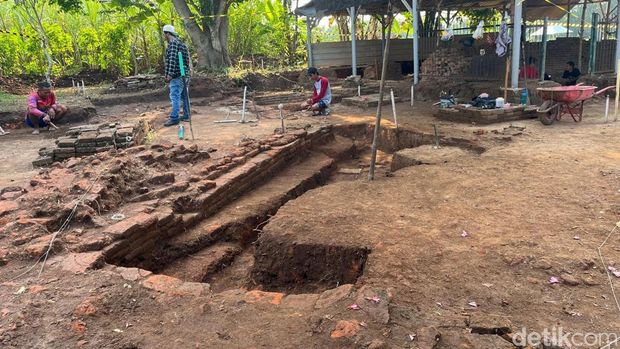 Ekskavasi situs Bhre Kahuripan di Mojokerto