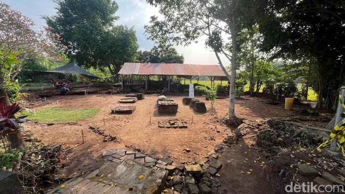 Ekskavasi situs Bhre Kahuripan di Mojokerto