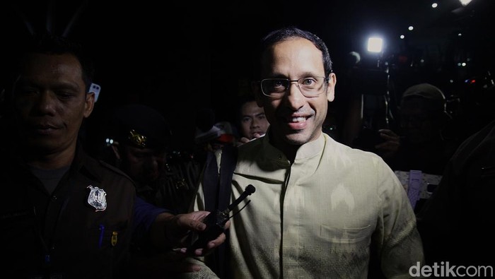 Mantan Menteri Pendidikan, Kebudayaan, Riset dan Teknologi Nadiem Makarim meninggalkan gedung Merah Putih KPK, Jakarta, Kamis (7/8/2025) usai diperiksa. Nadiem Makarim memenuhi panggilan KPK untuk menjalani pemeriksaan sebagai saksi dalam penyelidikan kasus dugaan tindak pidana korupsi pengadaan Google Cloud di Kemendikbudristek.