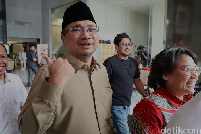 Mantan Menag Yaqut Cholil Qoumas diperiksa KPK soal kasus dugaan korupsi kuota haji khusus 2024. Pemeriksaan berlangsung sekitar lima jam.
