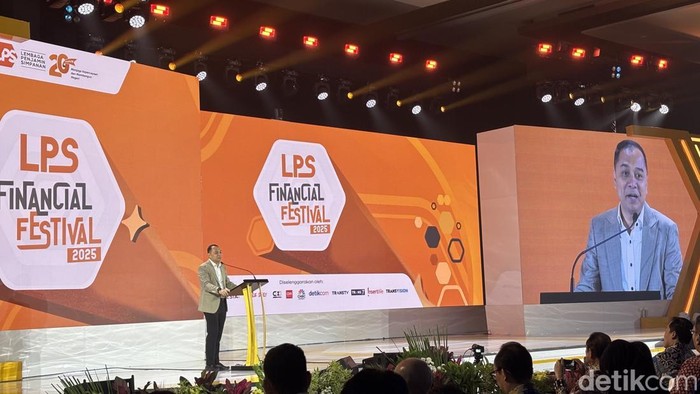 Eri Cahyadi saat menyampaikan keynote speech di hari kedua LPS Financial Festival