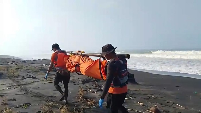 Evakuasi Hamdan, nelayan hilang usai perahu karam