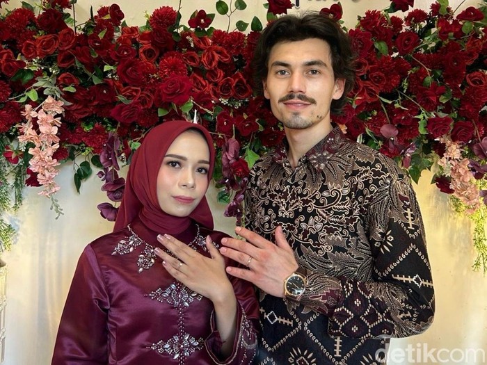 Foto pasangan beda negara, Faszanaria Maya dan Hilm Karasin berasal dari Turki. Kisah keduanya viral di media sosial.