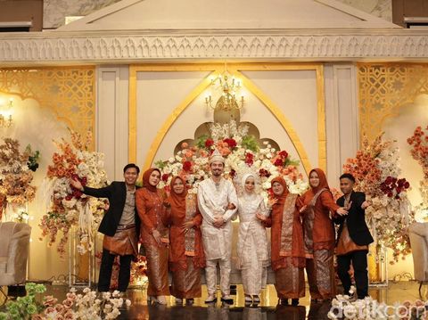 Foto pasangan beda negara, Faszanaria Maya dan Hilm Karasin berasal dari Turki. Kisah keduanya viral di media sosial.