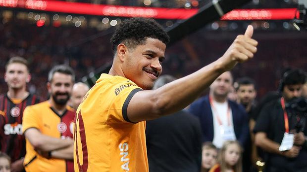 Gabriel Sara ISTANBUL, TURKEY - JUNE 1: Gabriel Sara of Galatasaray celebrates victory during the Turkish Super League match between Galatasaray and Basaksehir on June 1, 2025 in Istanbul, Turkey. (Photo by Ahmad Mora/Getty Images)