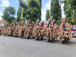 Gerak Jalan Kocak di Buleleng, Penonton Terbahak-bahak