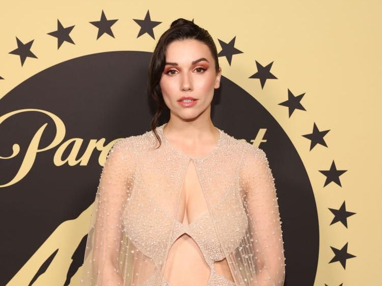 Mary Marvel Didorong Fans DC Jadi Wonder Woman