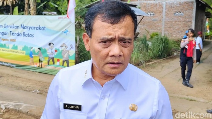 Gubernur Jateng, Ahmad Luthfi saat menghadiri acara pencanangan GEMAPATAS yang dipusatkan di apangan Bola Desa Candingasinan, Kecamatan Banyuurip, Kabupaten Purworejo pada Kamis (7/8/2025) siang.