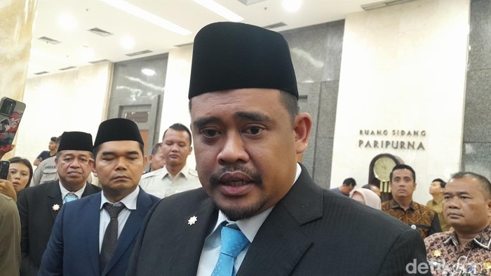 Gubsu Bobby Nasution di Kantor DPRD Sumut