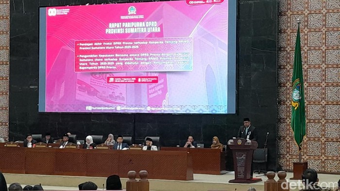 Gubsu Bobby Nasution saat sambutan di rapat paripurna DPRD Sumut