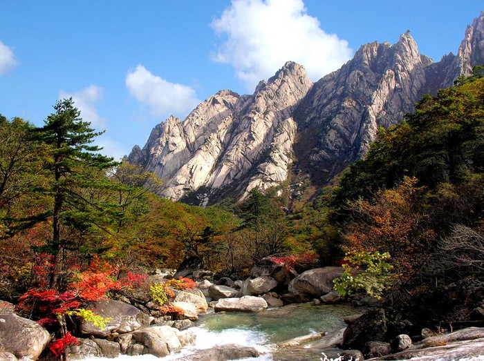 Gunung Kumgang di Korea Utara kini masuk ke alam situs warisan dunia UNESCO