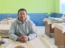 Ketulusan Anas, Guru Honorer Garut yang Bangun Rumah Warga Tak Mampu