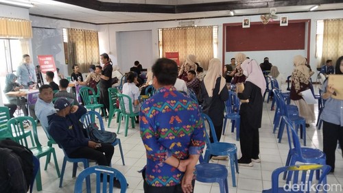 Suasana job fair Disnaker Kota Bima, yang digelar di Aula SMKN 3 Kota Bima, Kamis, (7/8/2025). (Dok. Rafiin/detikBali)
