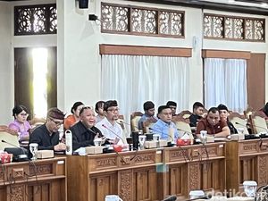 Bale Kertha Adhyaksa Didorong Jadi Tempat Mediasi Konflik Desa Adat