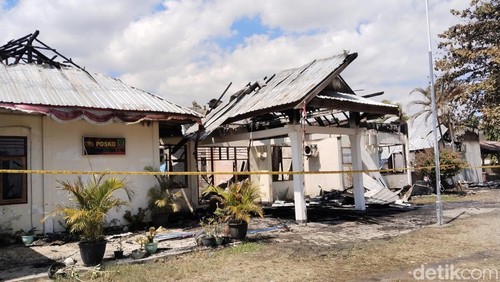Kantor Inspektorat Kabupaten Bima, NTB yang terbakar pada Kamis (7/8/2025).
