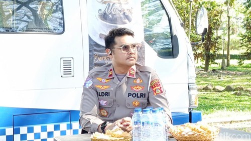 Kasatlantas Polres Jembrana, Iptu Aldri Setiawan, saat melaksanakan kegiatan ramah tamah bersama awak media di Kebun Raya Jagatnatha Jembrana, Kamis (7/8/2025).