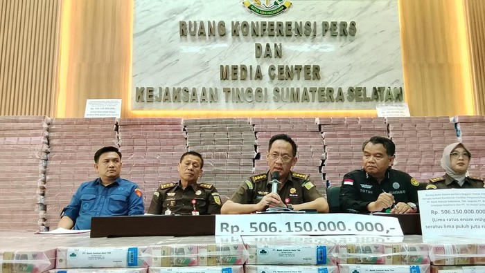 Kejati Sumsel berhasil menyita Rp 506.150.000.000 dugaan tindak pidana korupsi terkait pemberian fasilitas pinjaman kredit dari bank BUMN.