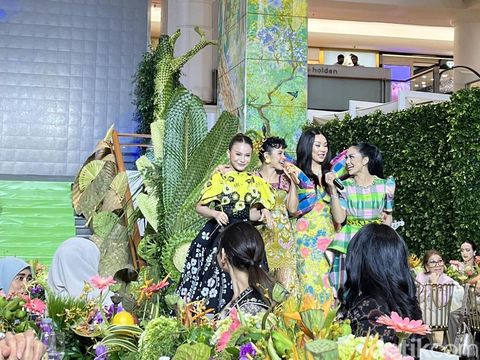 Penampilan Rossa, TIti DJ, Krisdayanti, dan Andien di acara fashion show Nusanova.