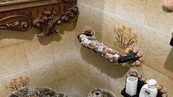 Hmm... siapa yang tertarik desain toilet seperti ini. Kalau detikINET sih, ogah. Foto: Maggie Weber via Bored Panda