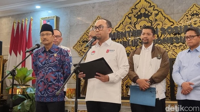 Mensos Gus Ipul dan Kepala PPATK Ivan Yustiavandana. (Taufiq/detikcom)